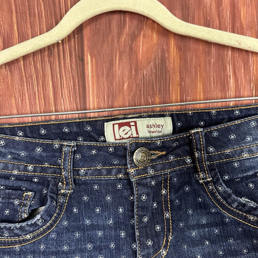 Lei Ashley Low Rise Shorts Dark Wash Distressed Juniors Size 9 - Picture 2 of 5
